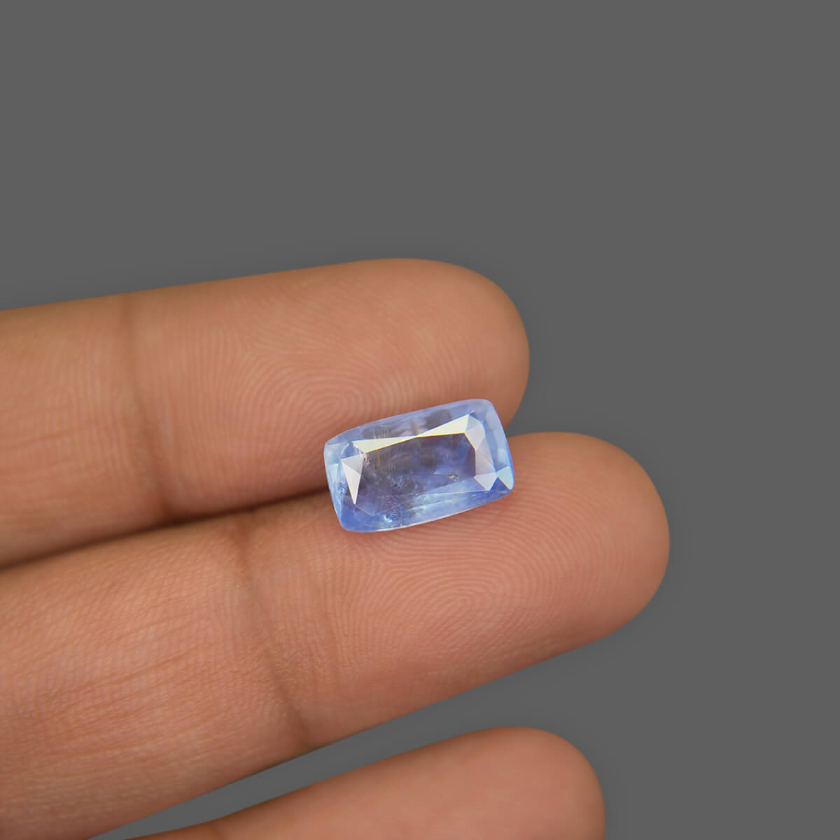 Blue Sapphire - 5.78 Carat