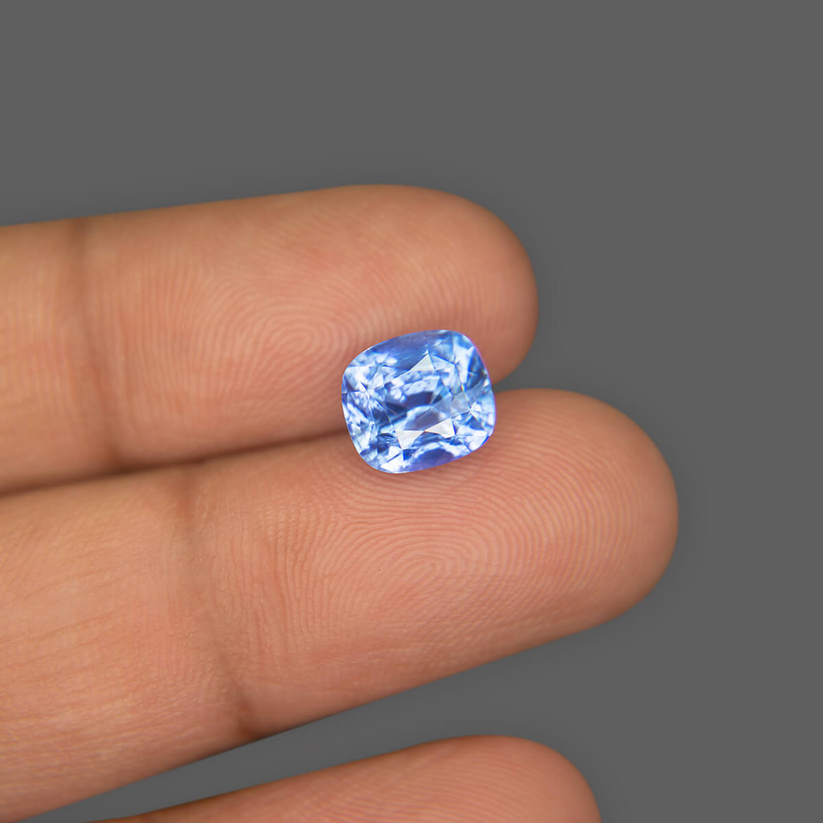 Blue Sapphire - 4.09 Carat