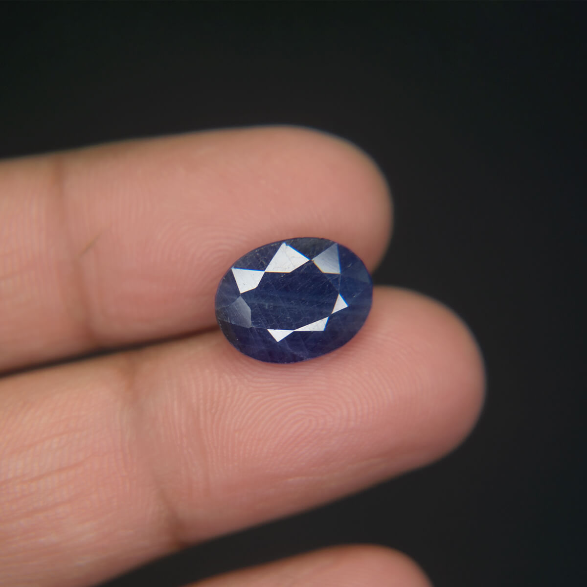 Blue Sapphire - 7.04 Carat