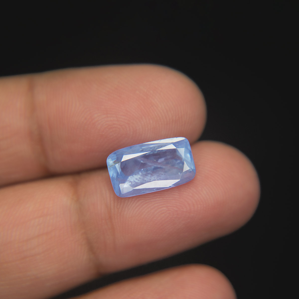 Blue Sapphire - 5.98 Carat