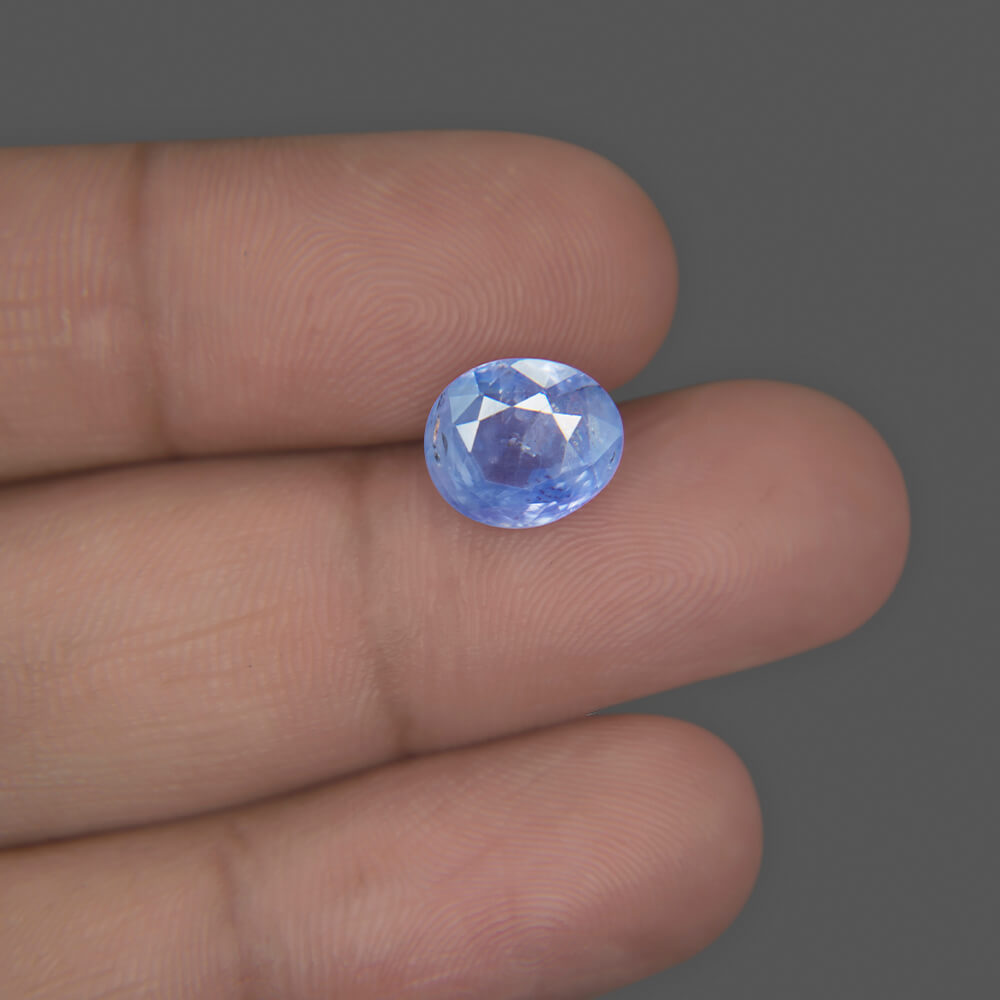 Blue Sapphire - 4.32 Carat