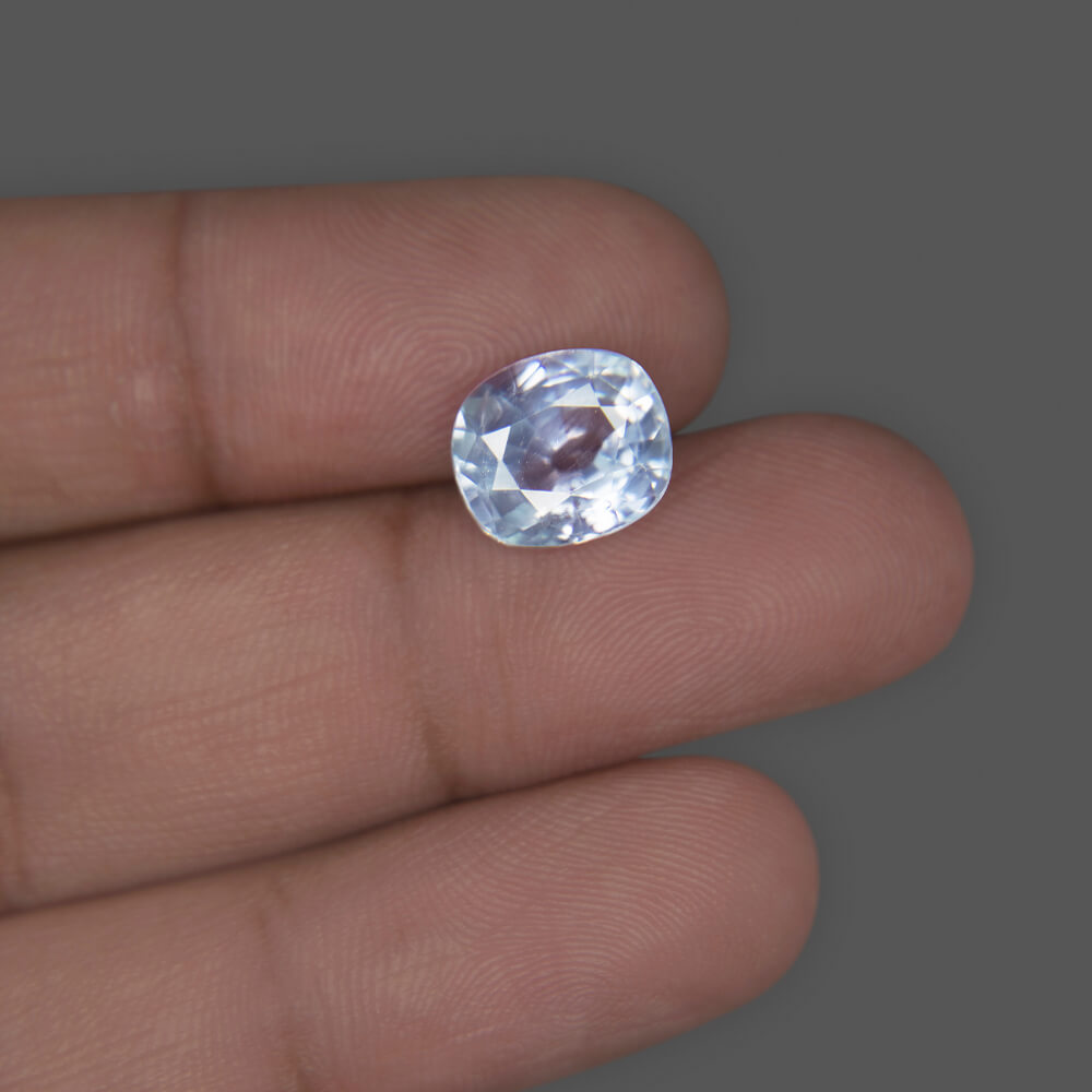 Blue Sapphire - 5.21 Carat