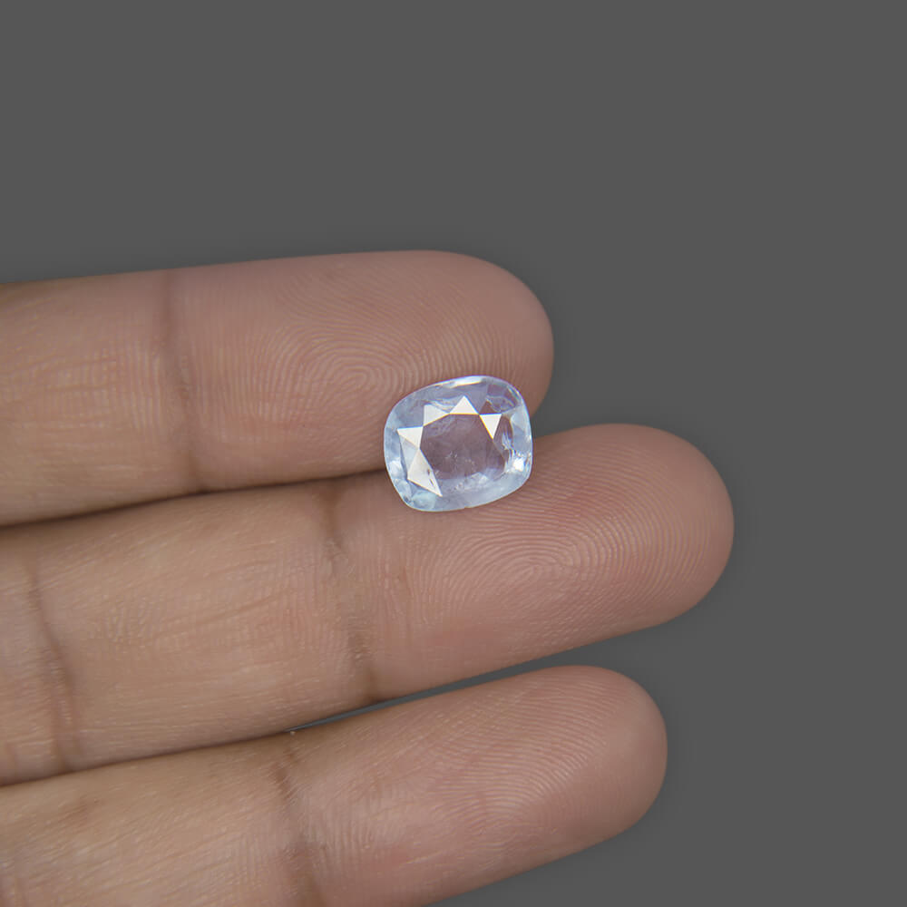 Blue Sapphire - 4.24 Carat