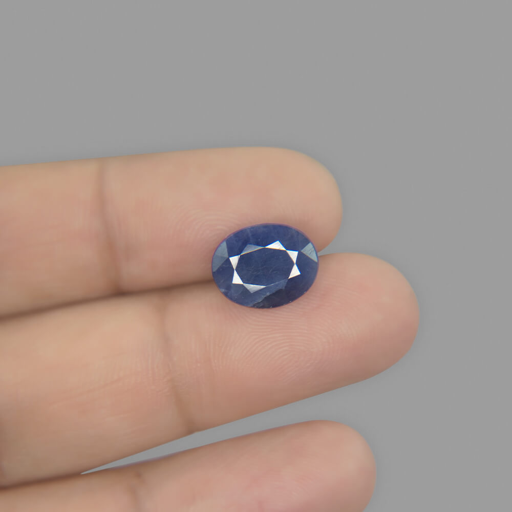 Blue Sapphire - 5.66 Carat