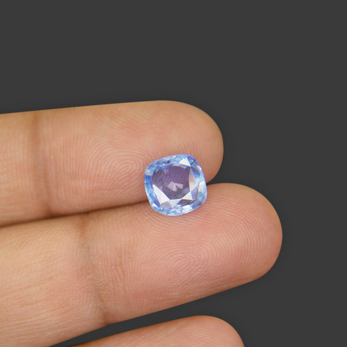 Blue Sapphire - 2.90 Carat