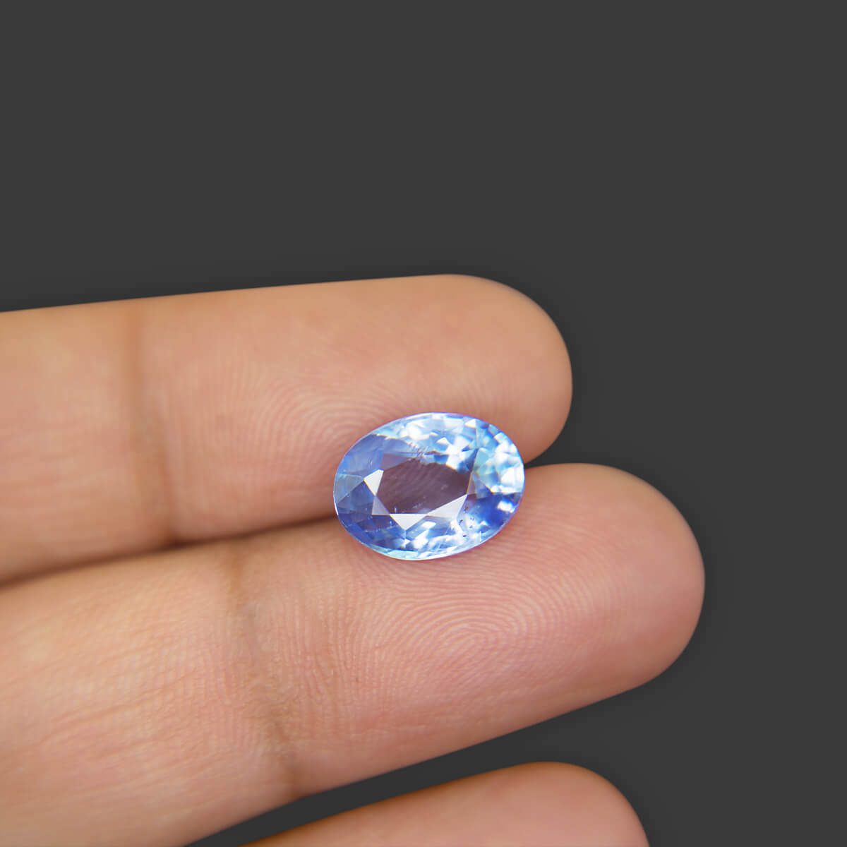 Blue Sapphire - 4.85 Carat