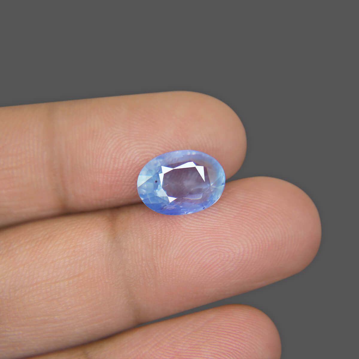 Blue Sapphire - 4.89 Carat