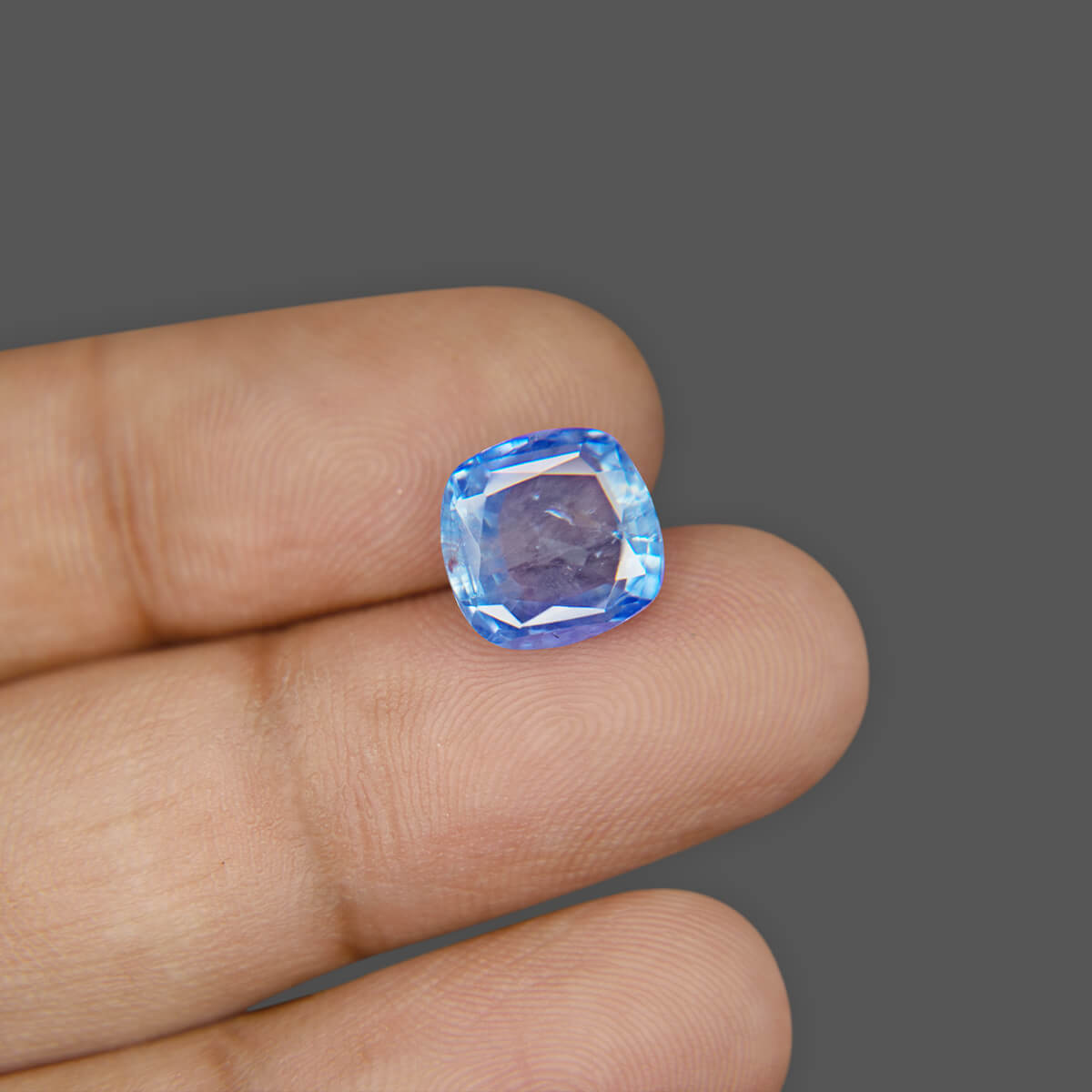 Blue Sapphire - 5.79 Carat