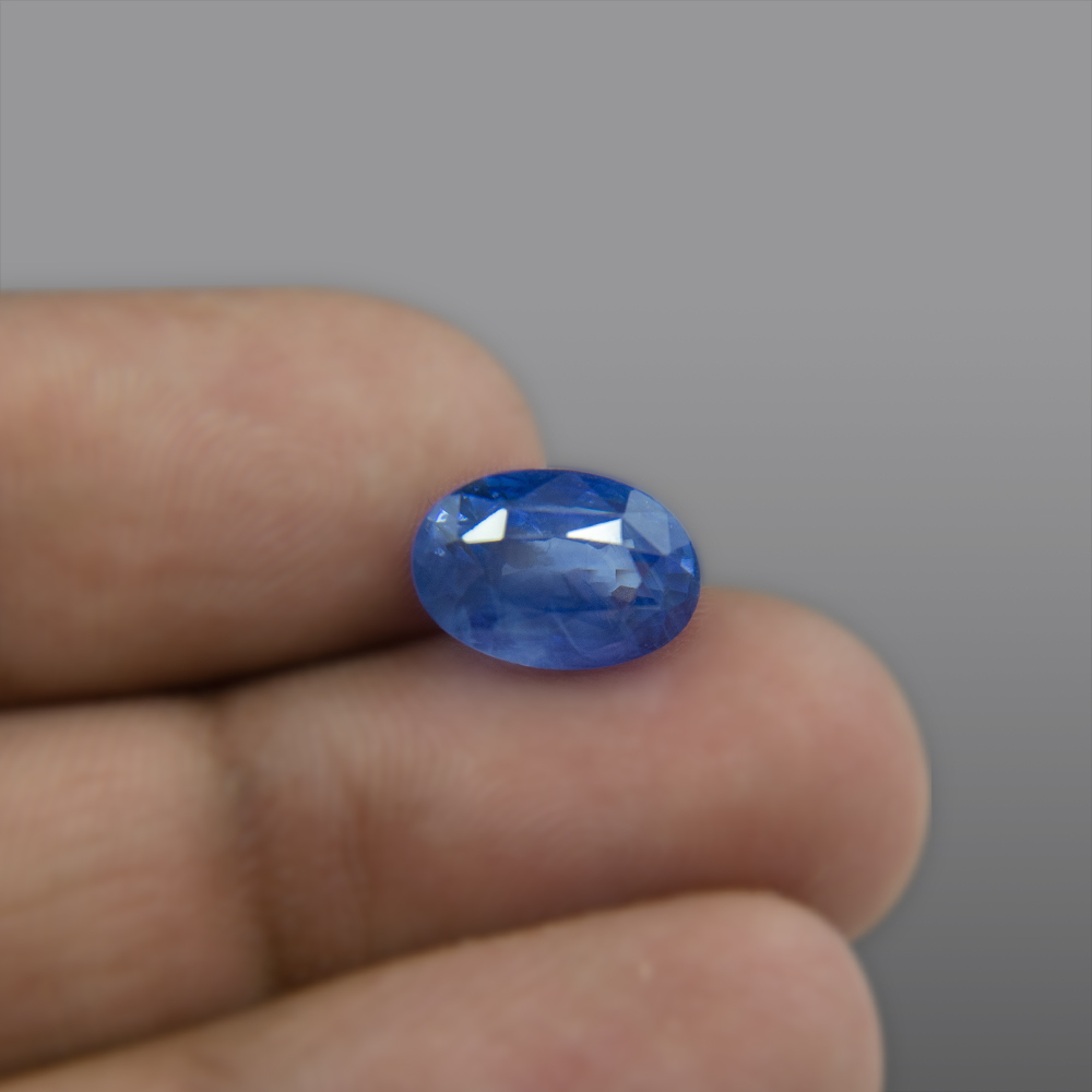 Blue Sapphire - 5.78 Carat
