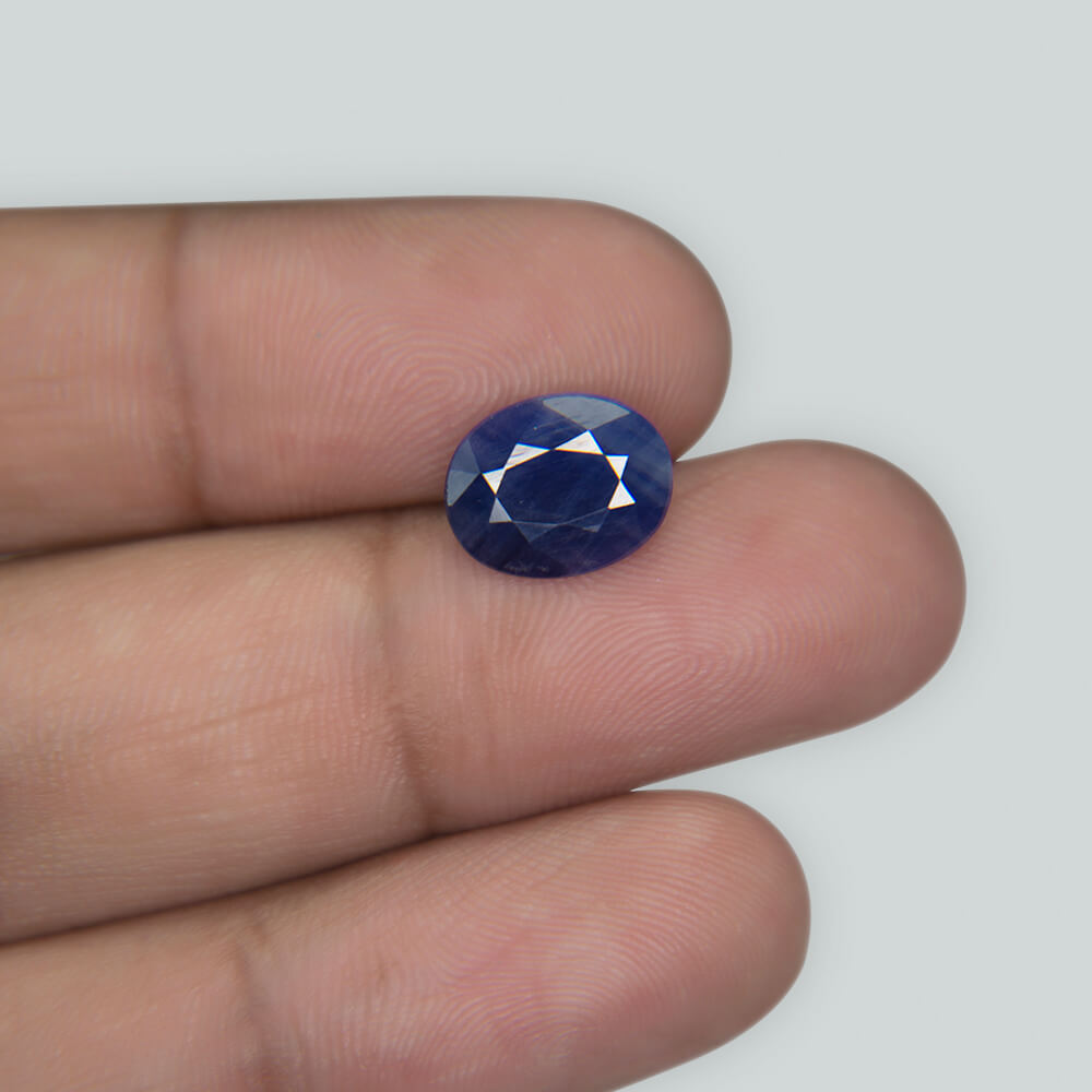 Blue Sapphire - 3.82 Carat