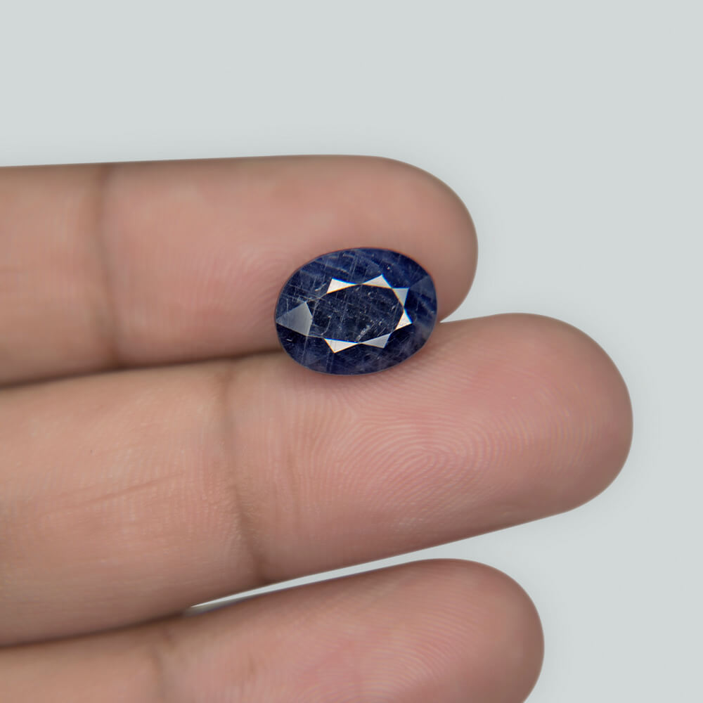 Blue Sapphire - 5.66 Carat
