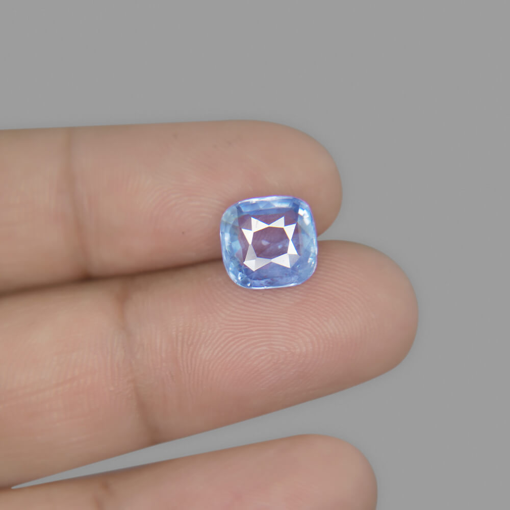 Blue Sapphire - 4.55 Carat