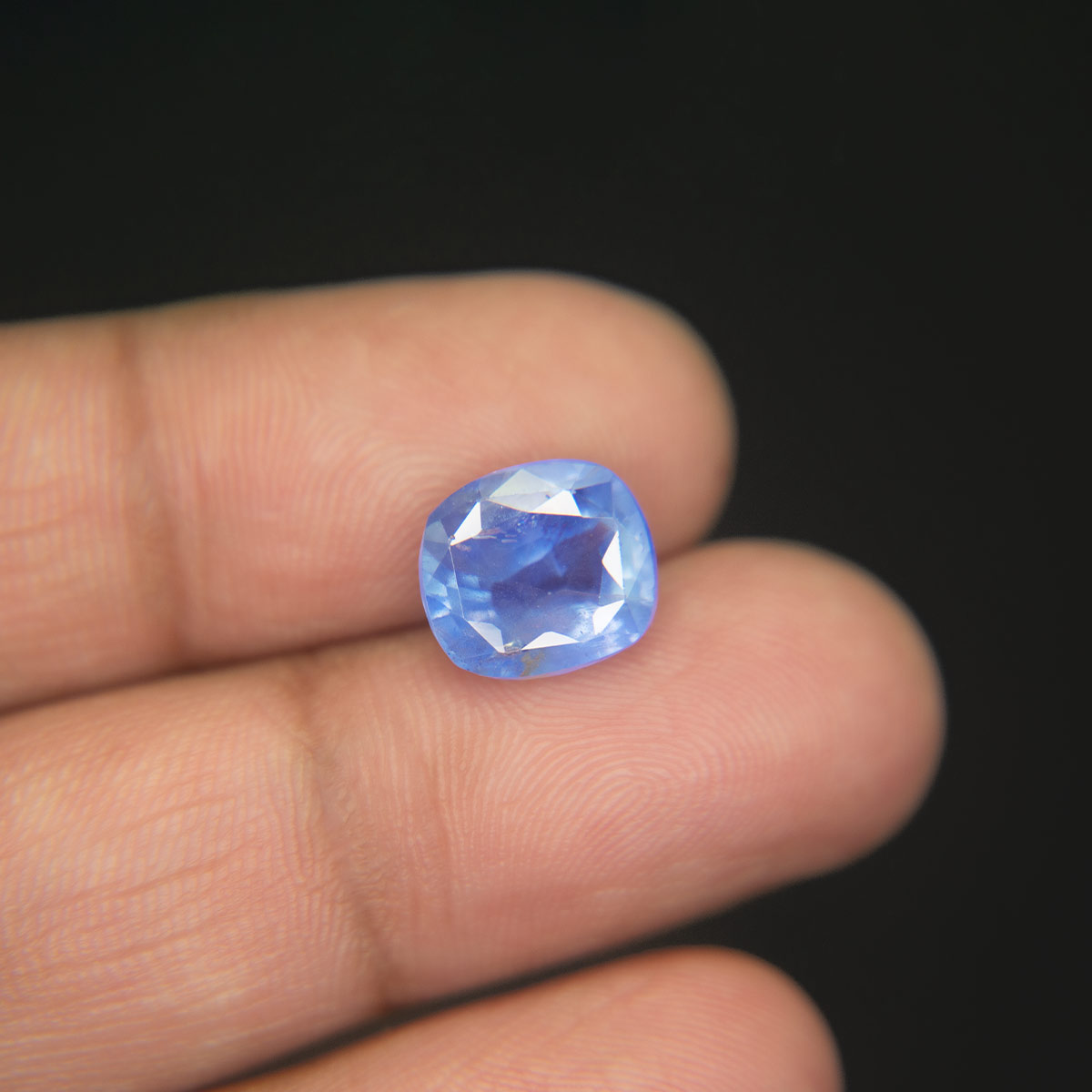 Blue Sapphire - 5.77 Carat