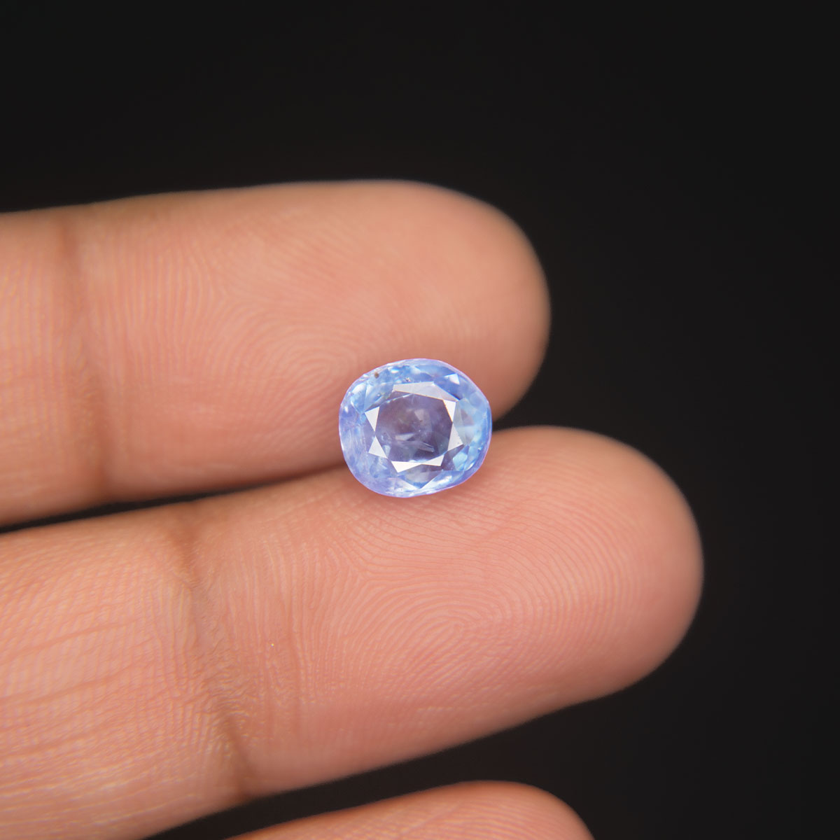 Blue Sapphire - 3.90 Carat