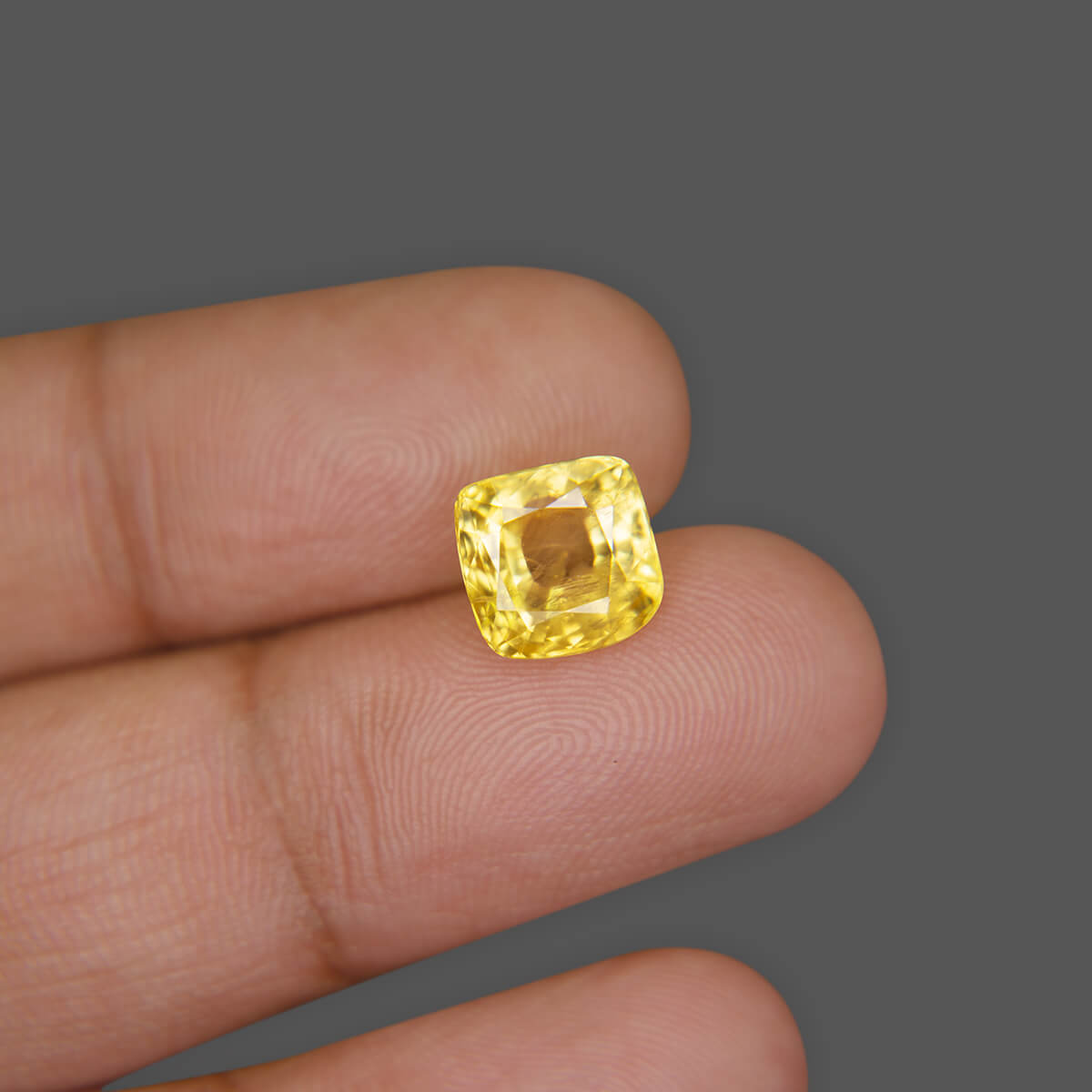 Yellow Sapphire - 4.73 Carat