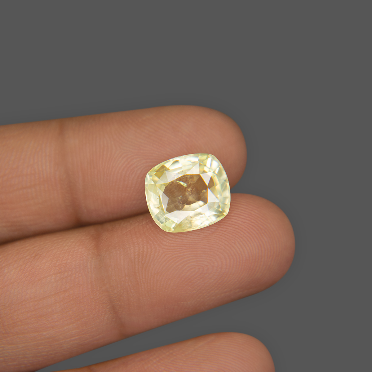 Yellow Sapphire - 7.50 Carat