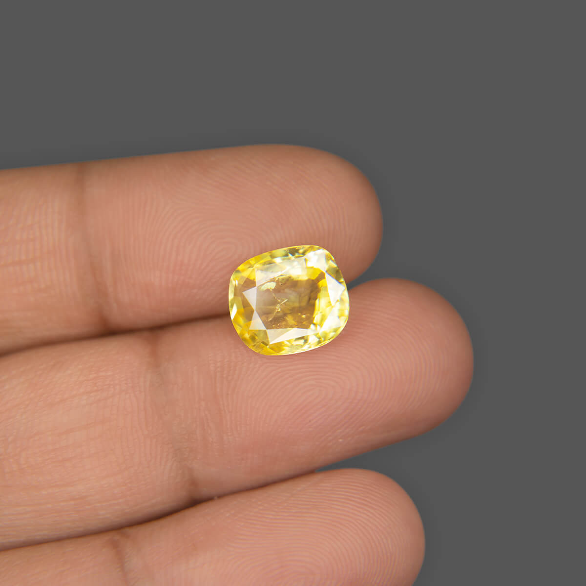 Yellow Sapphire - 4.09 Carat