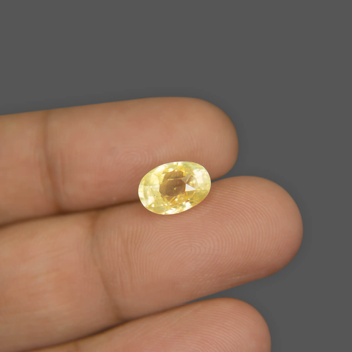 Yellow Sapphire - 4.02 Carat