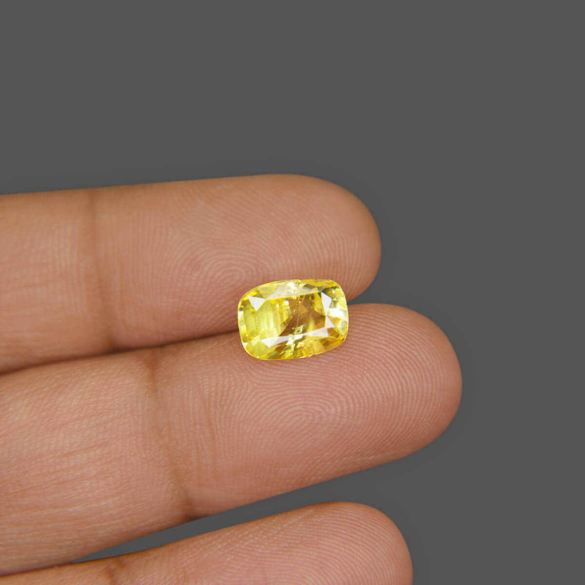 Yellow Sapphire - 4.01 Carat