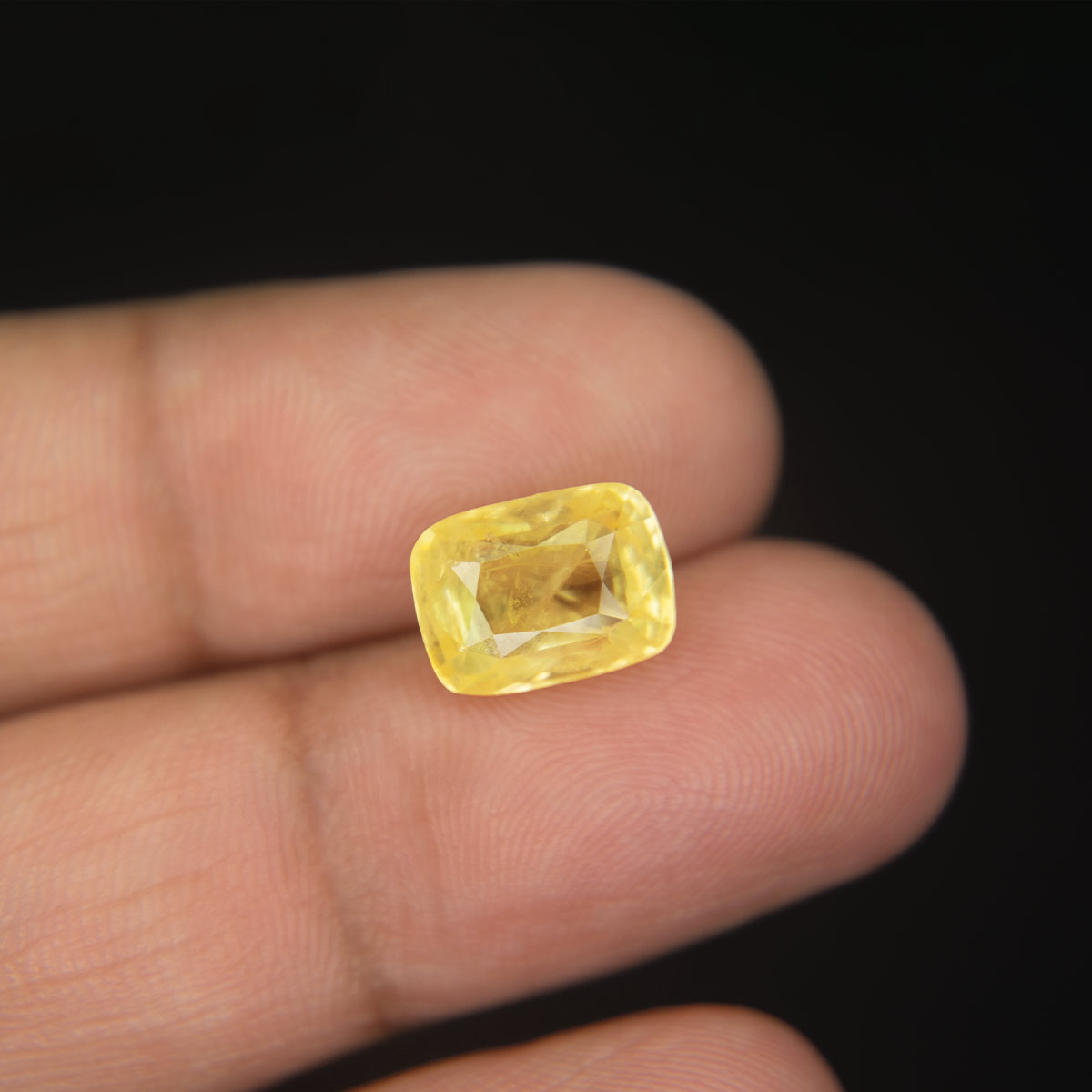 Yellow Sapphire - 5.79 Carat