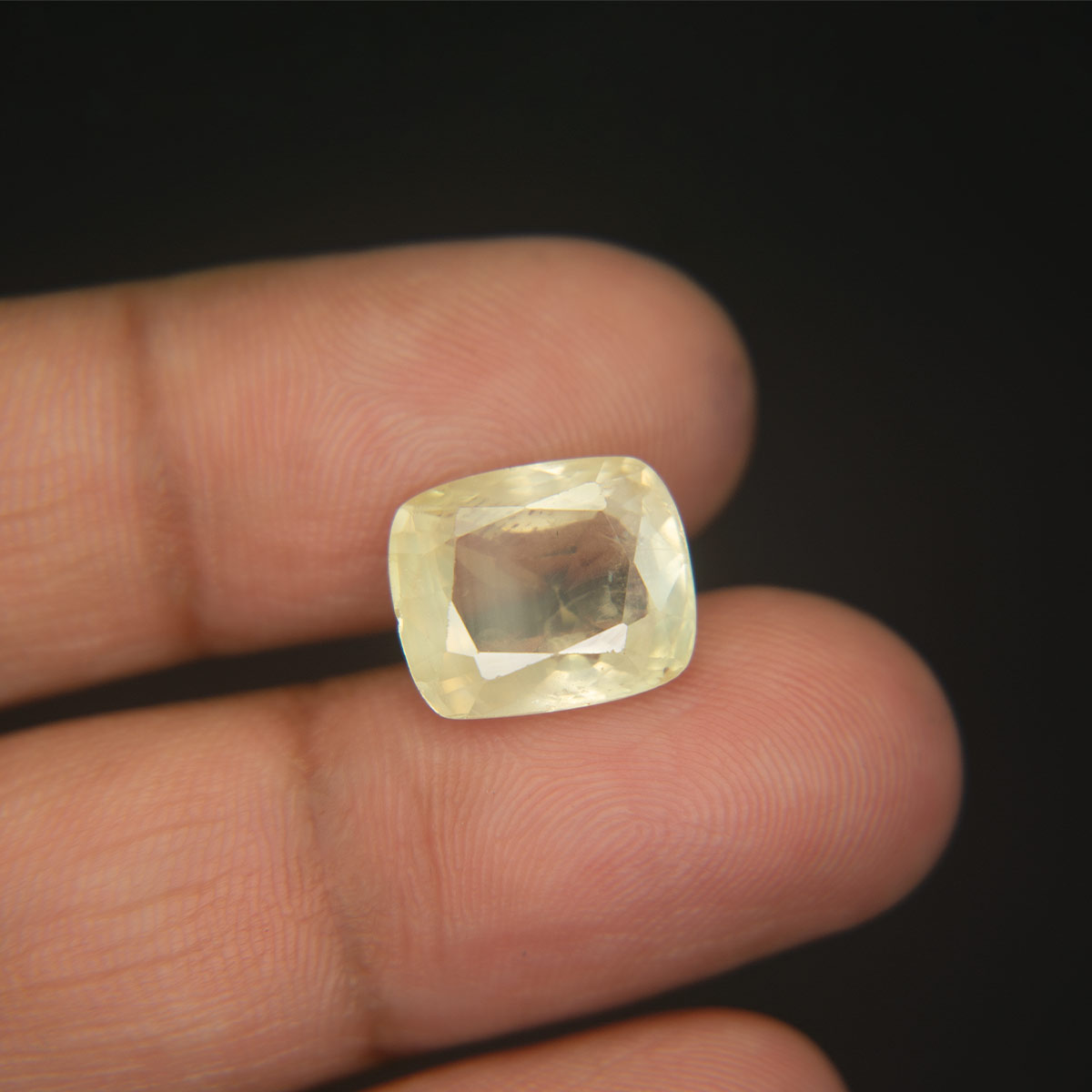 Yellow Sapphire - 9.43 Carat