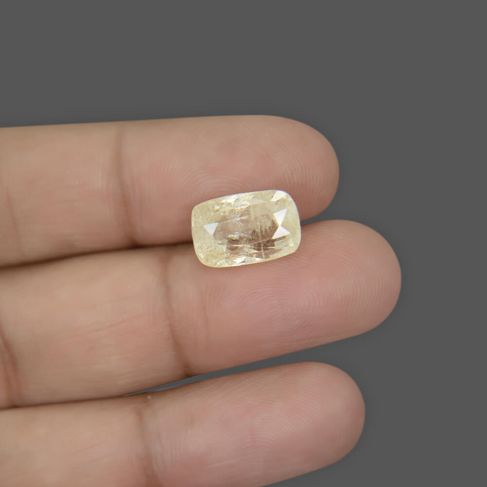 Yellow Sapphire - 8.98 Carat