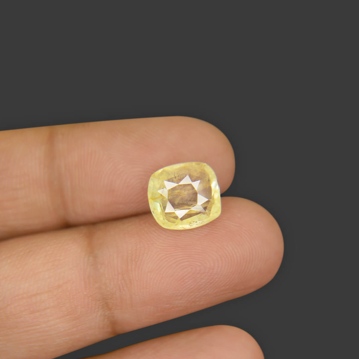 Yellow Sapphire - 5.90 Carat