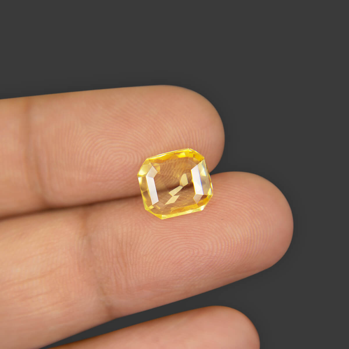 Yellow Sapphire - 3.82 Carat