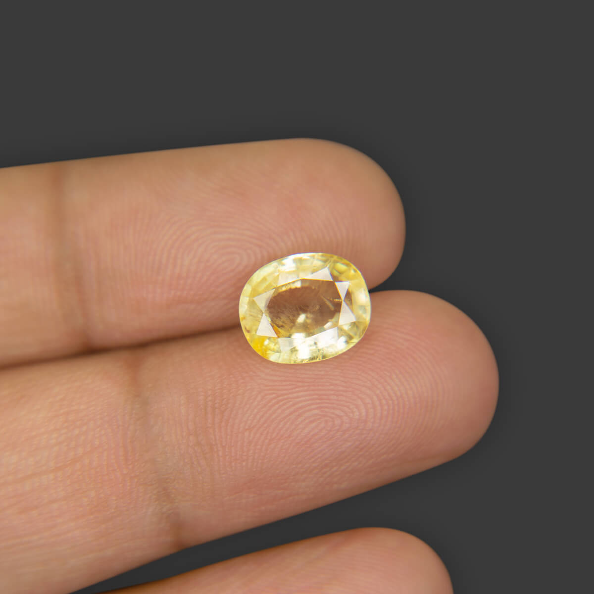 Yellow Sapphire - 3.86 Carat