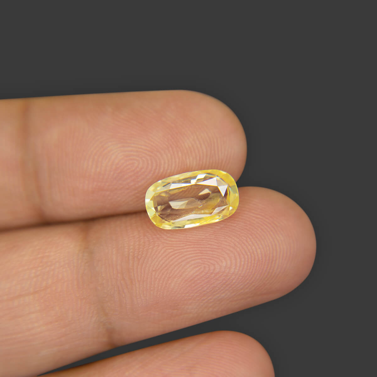 Yellow Sapphire - 3.79 Carat