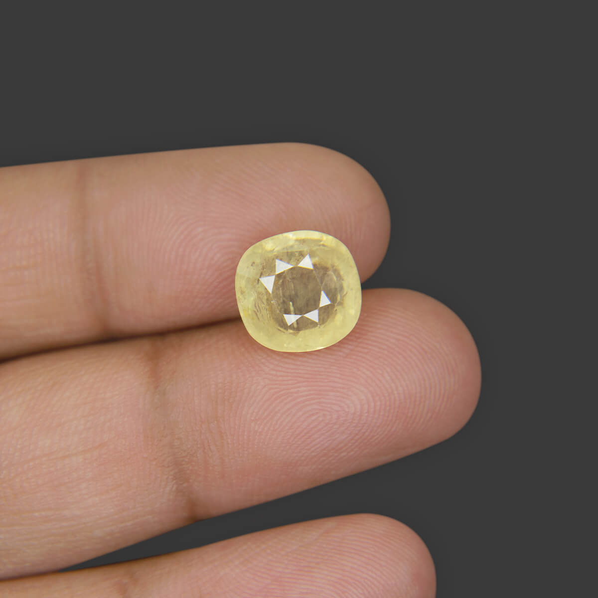 Yellow Sapphire - 7.52 Carat