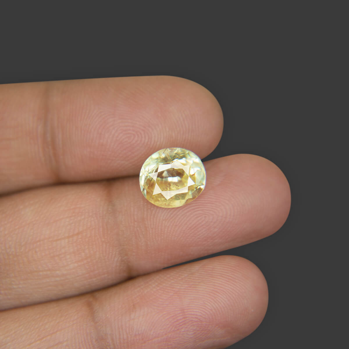 Yellow Sapphire - 4.77 Carat