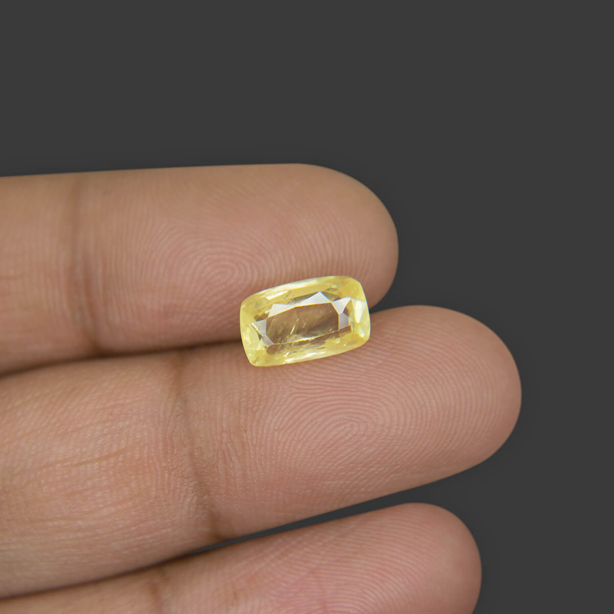 Yellow Sapphire - 4.59 Carat