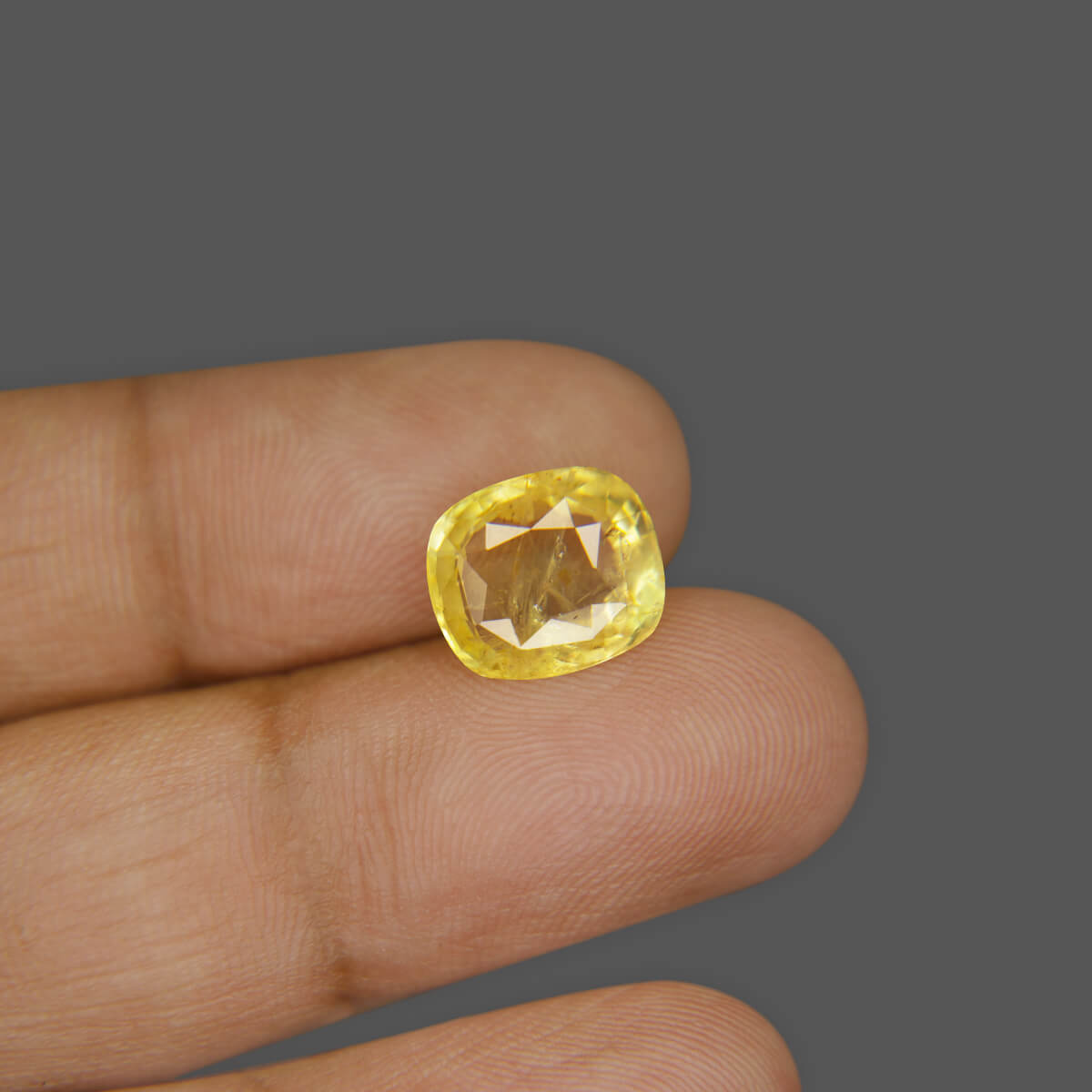 Yellow Sapphire - 5.63 Carat