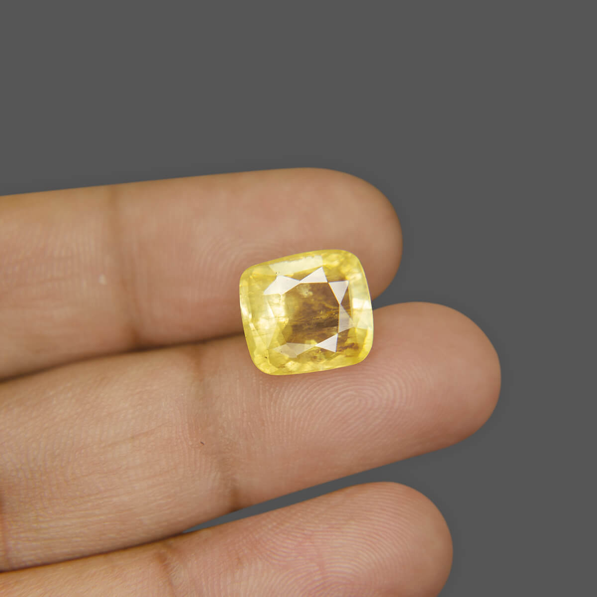 Yellow Sapphire - 8.67 Carat