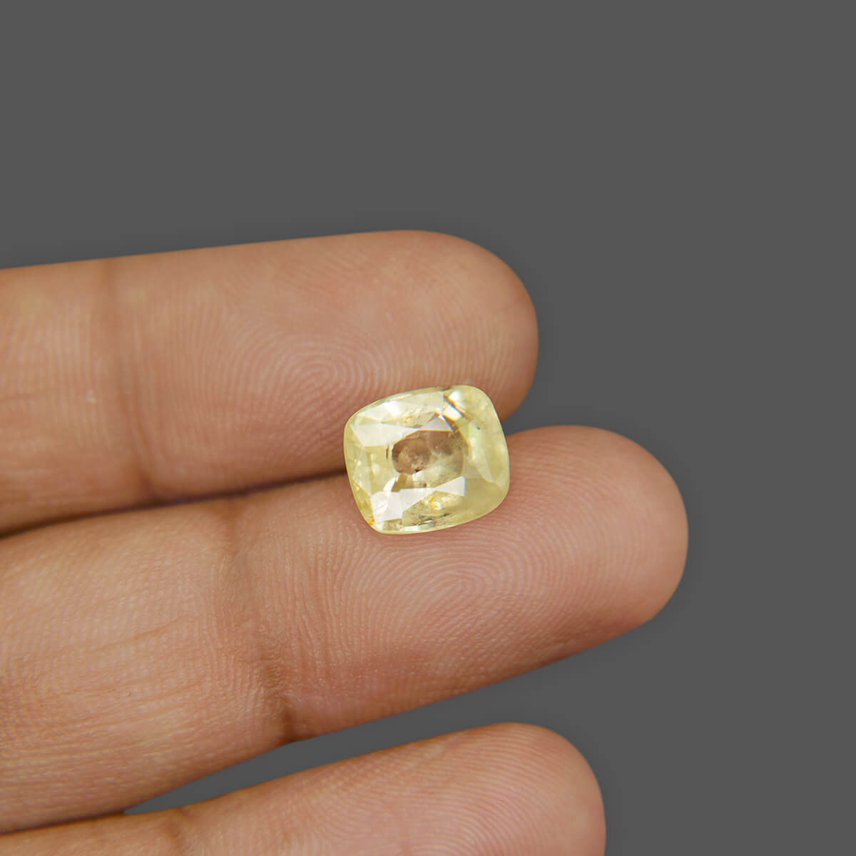 Yellow Sapphire - 4.82 Carat