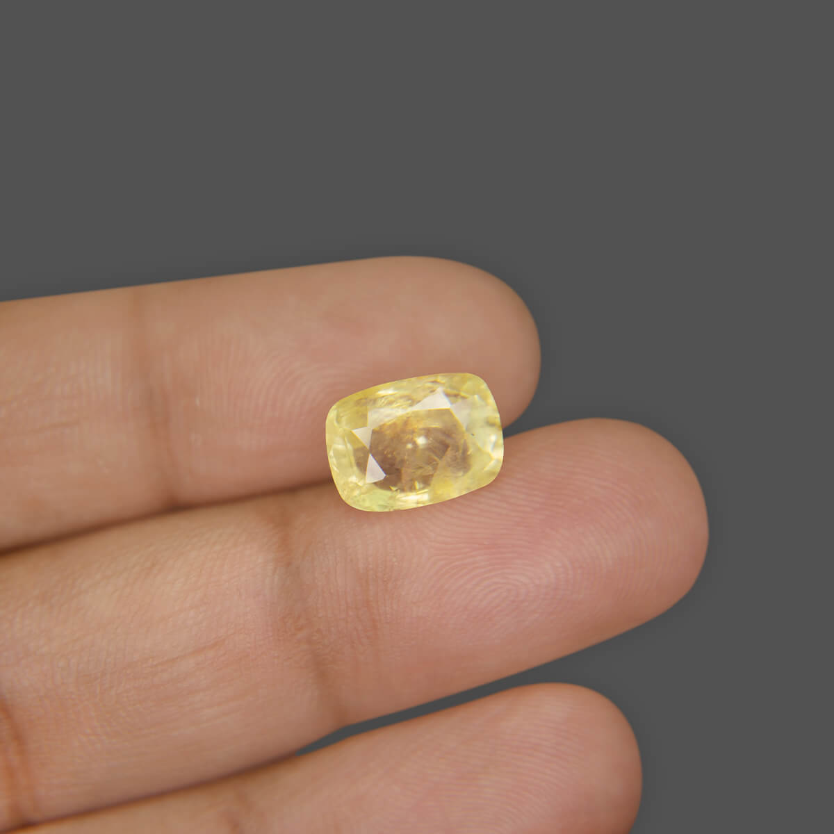 Yellow Sapphire - 5.85 Carat