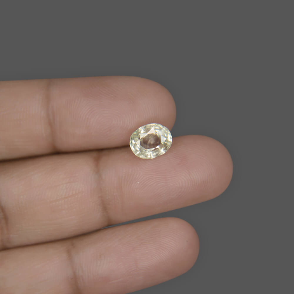 Yellow Sapphire - 3.53 Carat