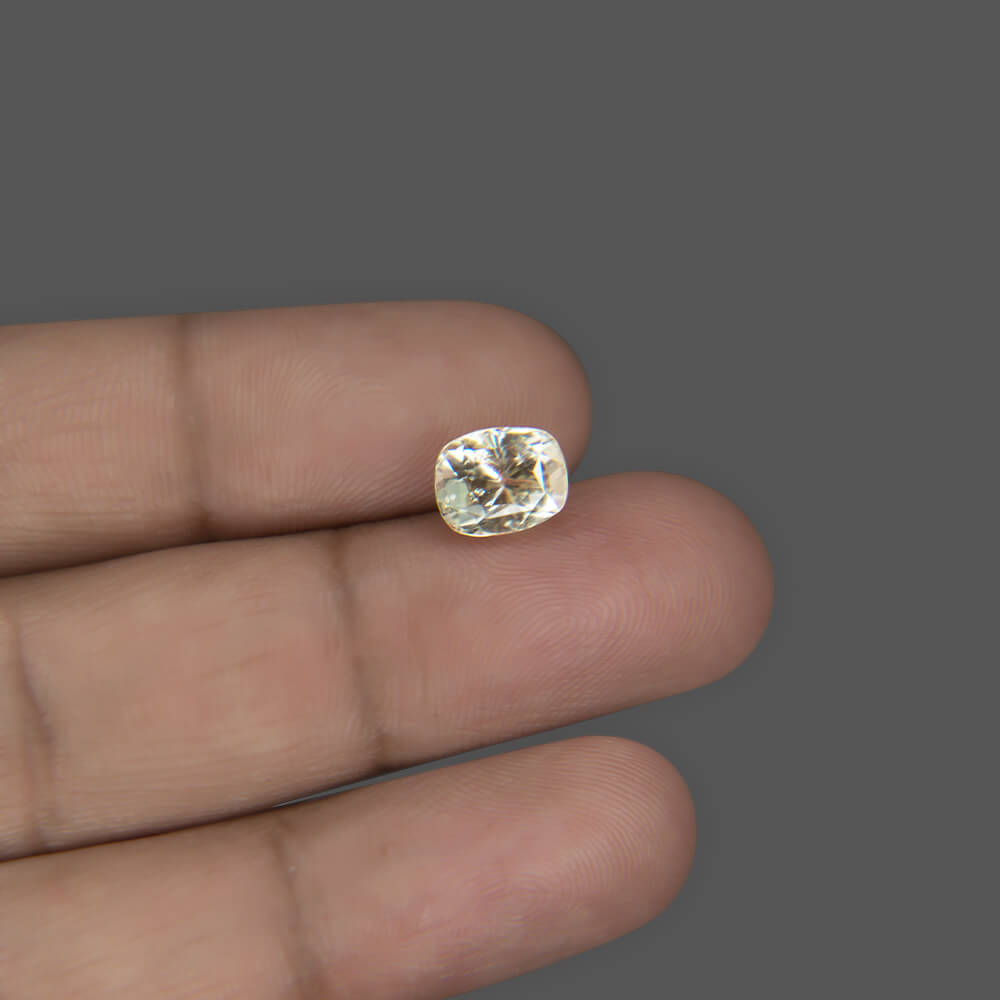 Yellow Sapphire - 3.43 Carat