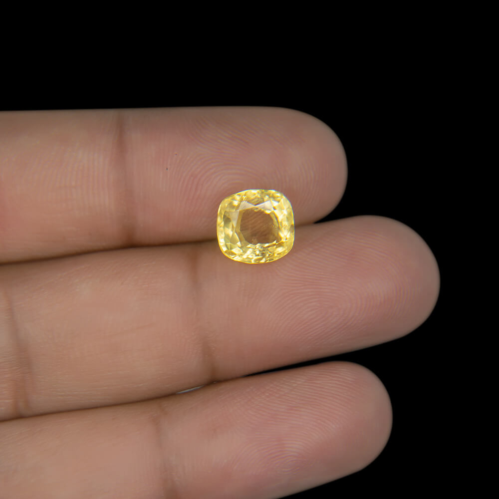 Yellow Sapphire (Pukhraj) Sri Lanka - 4.47 Carat (5.00 Ratti)