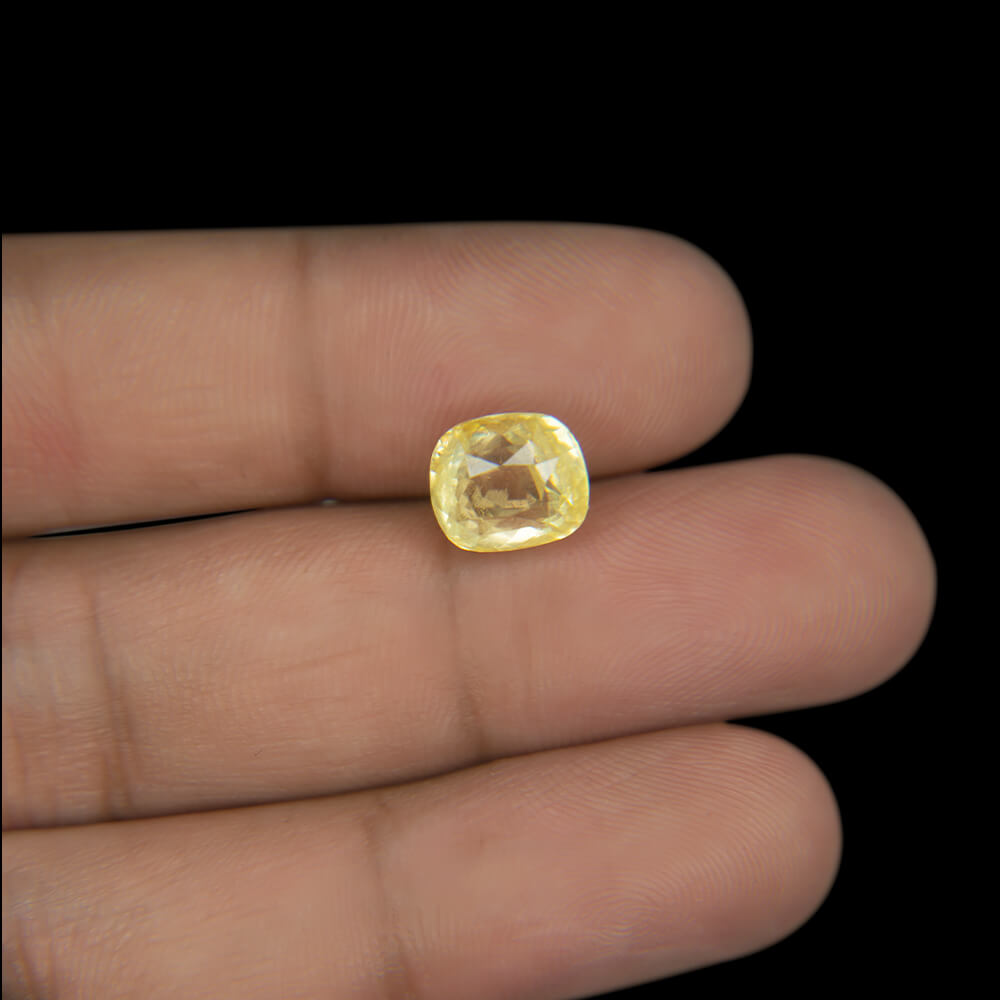 Yellow Sapphire (Pukhraj) Sri Lanka - 4.77 Carat (5.25 Ratti)