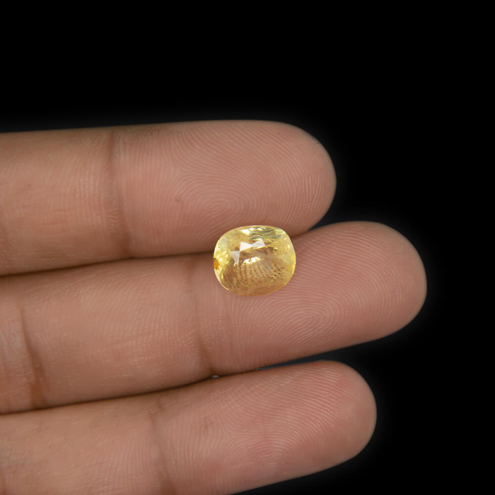 Yellow Sapphire (Pukhraj) Sri Lanka - 4.88 Carat (5.40 Ratti)