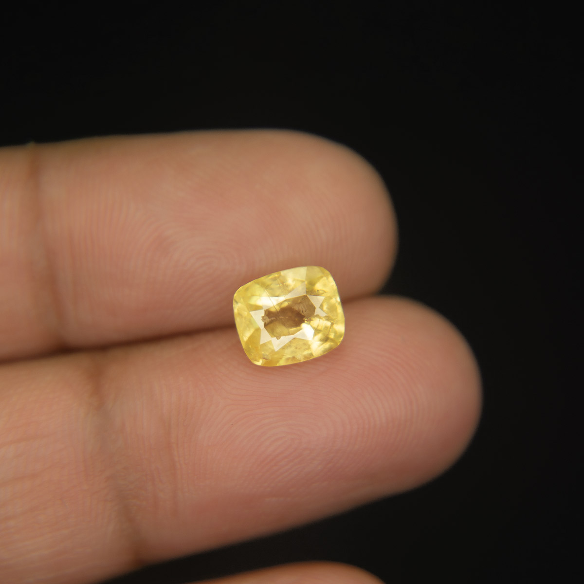 Yellow Sapphire - 2.32 Carat