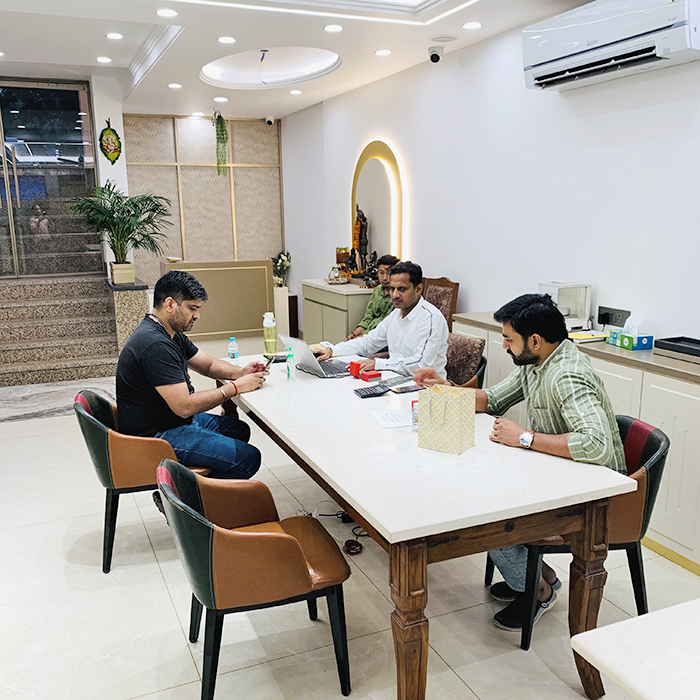 Gems Shop in Lajpat Nagar